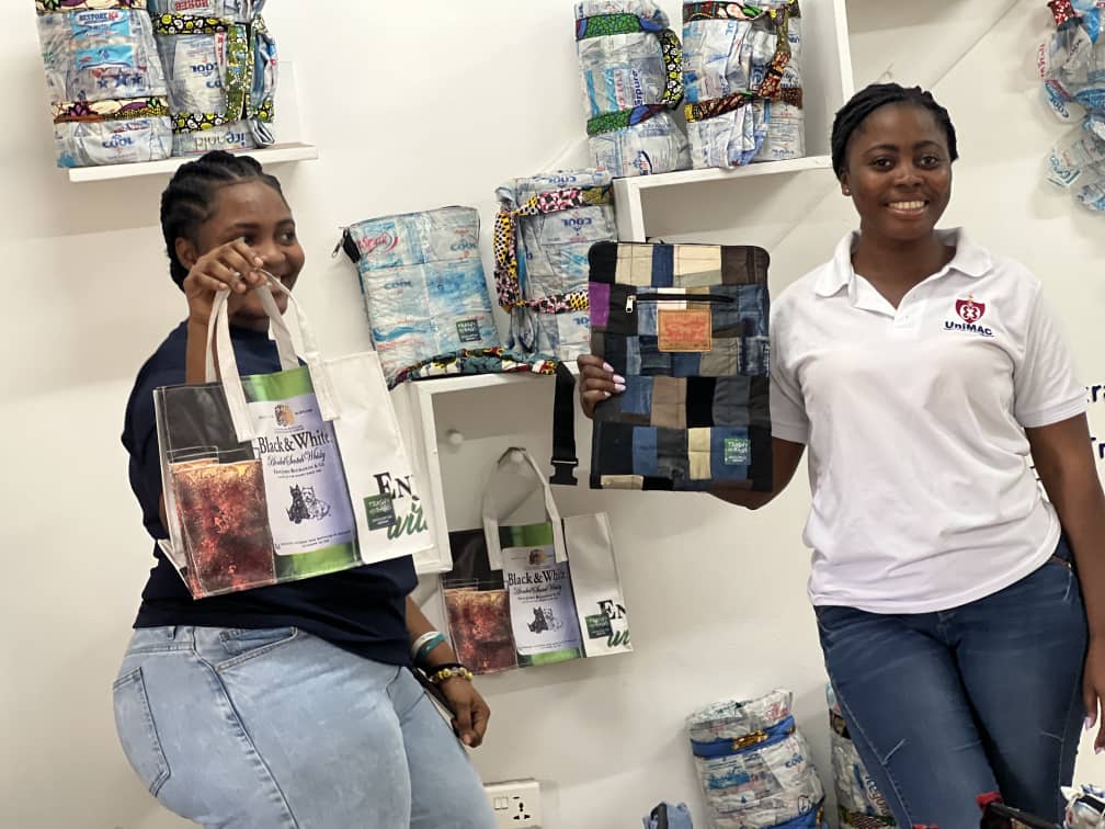 TrashyBags's tweet photo. Last week, we hosted @unimac_gh level 300 students in our factory.

We were happy to show them the work that we do #BeatingPlasticPollution.
Beyond their research interview, the students modelled with our upcycled products.

#ChooseTrashy #GreenEducation #ReducePlasticPollution https://t.co/zdAiJlGDQM