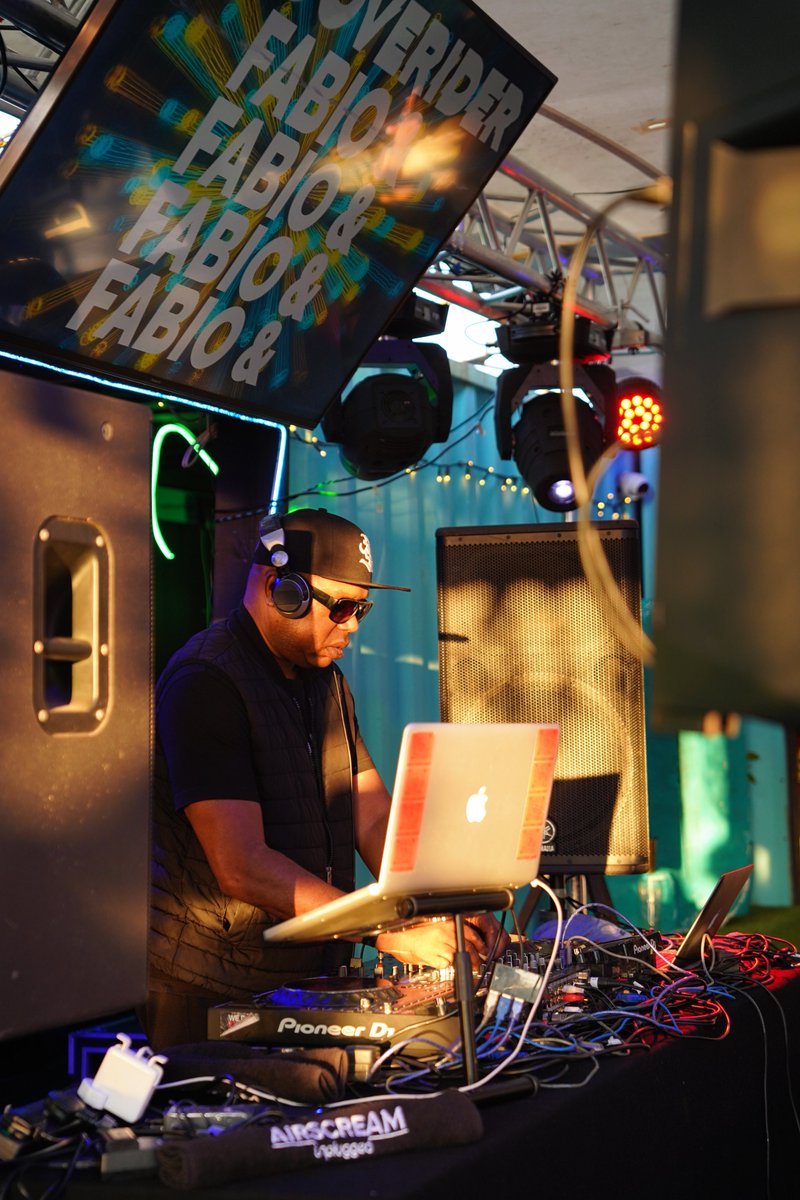 JayStarPhoto's tweet photo. DJ @GROOVERIDERDJ playing a beautiful emotional track by @londongrammar during this stunning sunset at @LoLoungeCardiff in Cardiff Bay, by the waterside. What a night! Thanks to @AIRSCREAM_UK for putting on this event. #cardiffbay #drumandbass #dnb #junglemusic #sunsetvibes https://t.co/nd4lvJFdw0