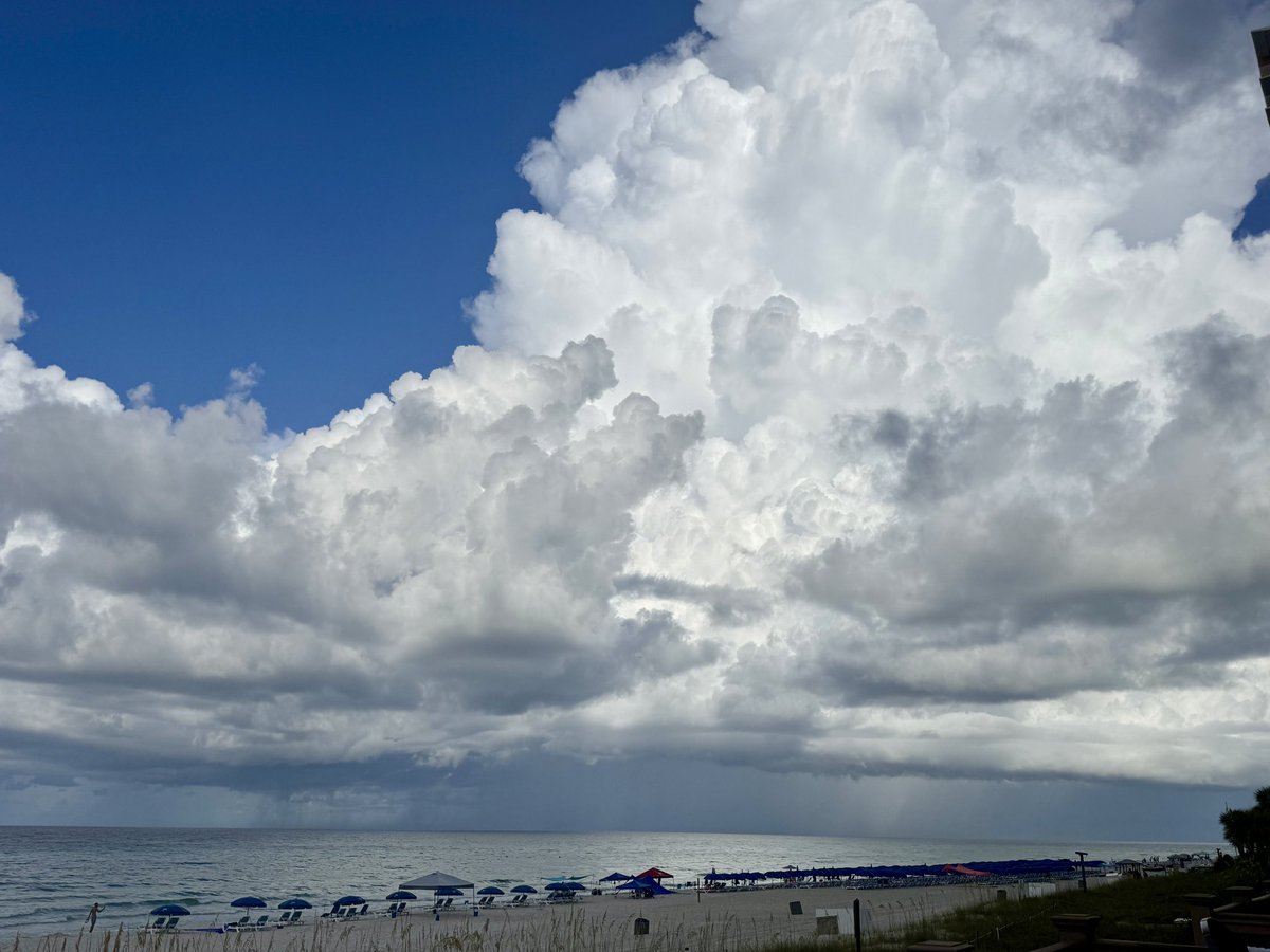 allisonkbentley's tweet photo. Listening to the thunder from the storm heading toward Rosemary Beach https://t.co/mQqs8qNBKy