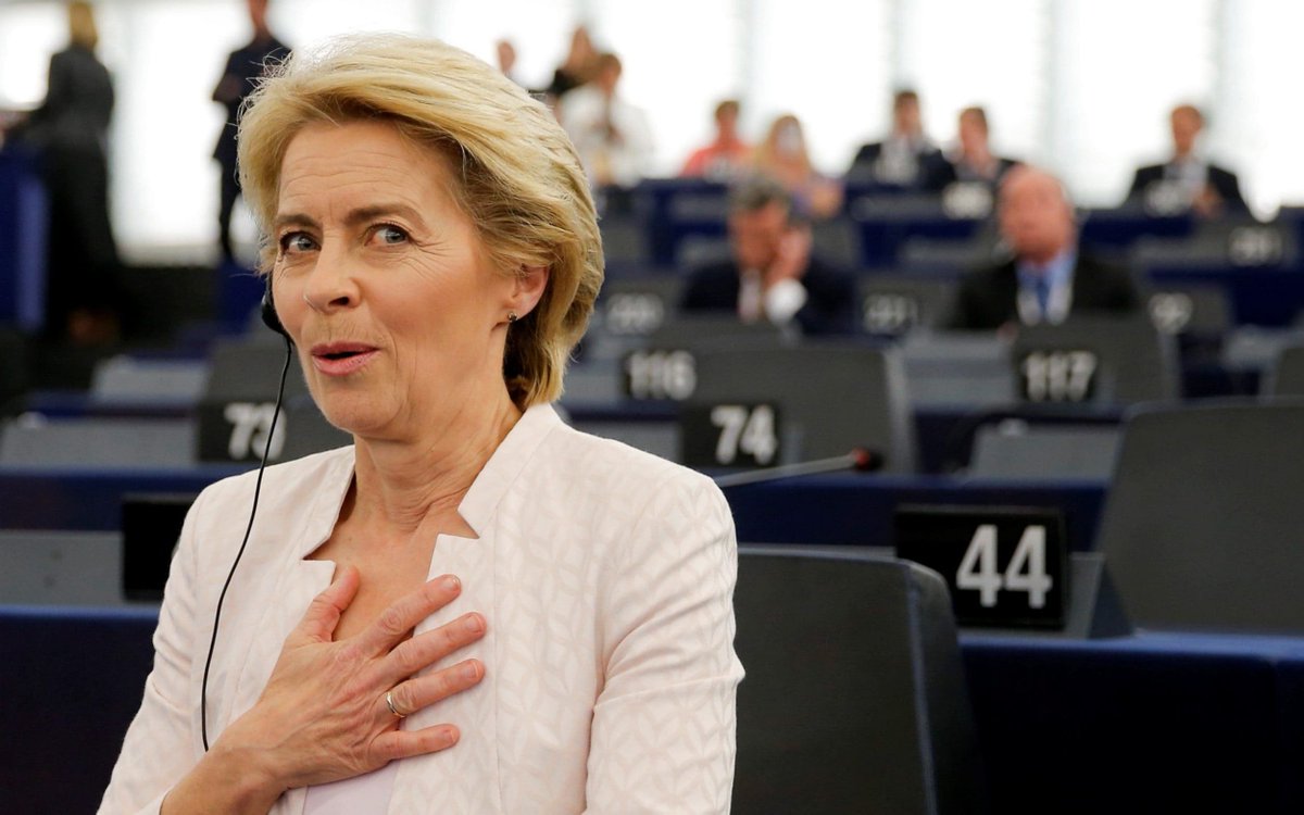MoneyRadar_FR's tweet photo. 💥 BOMBE : Von der Leyen et la Commission EU condamnées ! 

La Cour de Justice de l'UE vient de donner deux décisions MAJEURES sur les contrats de vaccins.

44 milliards € de vaccins avaient été négociés par SMS avec Pfizer.

1⃣ La CJUE donne raison aux députés Verts. La censure des contrats était EXCESSIF et INJUSTIFIÉ. La Commission n'avait AUCUN argument solide !

2⃣Deuxième uppercut : La Cour ORDONNE la publication de clauses cruciales sur l'indemnisation et l'identité des négociateurs.

La Commission a ouvertement privilégié les intérêts des labos plutôt que ceux des citoyens. 

Le timing est EXPLOSIF 💣: ces décisions tombent 24h avant le vote pour la présidence de la Commission.

 Von der Leyen arrivera-t-elle à sauver sa peau ?

L'onde de choc ne fait que commencer. 

RT et LIKE pour faire circuler l'info ! #PfizerGate