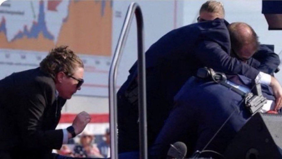 「トランプの盾になる男、トランプを盾にする女」ここまで男と女の違いをわかりやすく表したものもなかなか無いな。ルーブル美術館に展示して欲しい