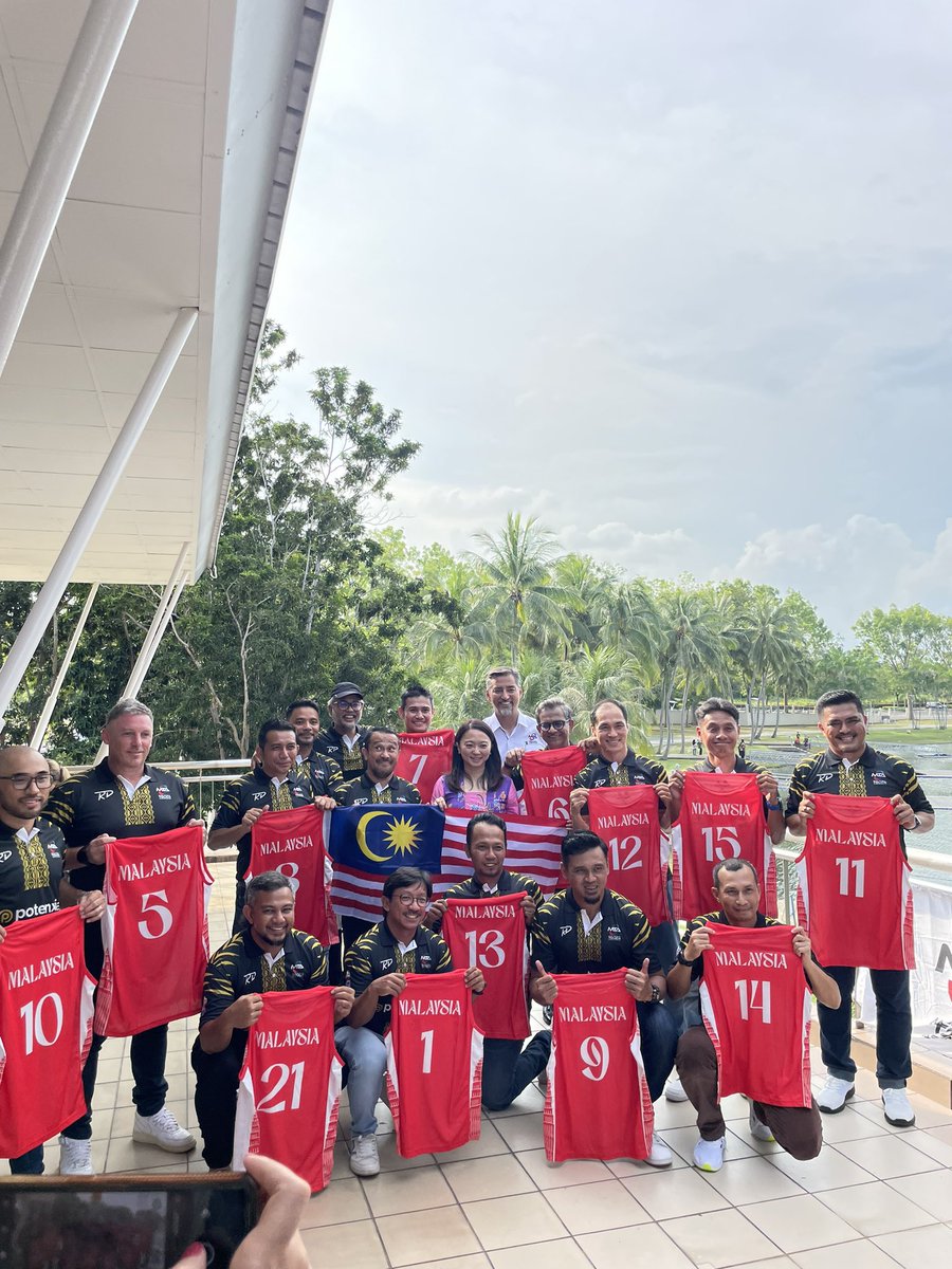 FaizSaharuddin's tweet photo. Tahukan anda, sekarang sedang berlangsungnya Touch World Cup di Nottingham. Malaysia di wakili oleh 3 team iaitu, Mixed Open, Men’s 40s, dan Men’s 50s. Keputusan semasa, mxo dan m40s, menang ke semua 3 game pertama meraka dlam peringkat kumpulan setakat ini. https://t.co/lJoGsPPh3B