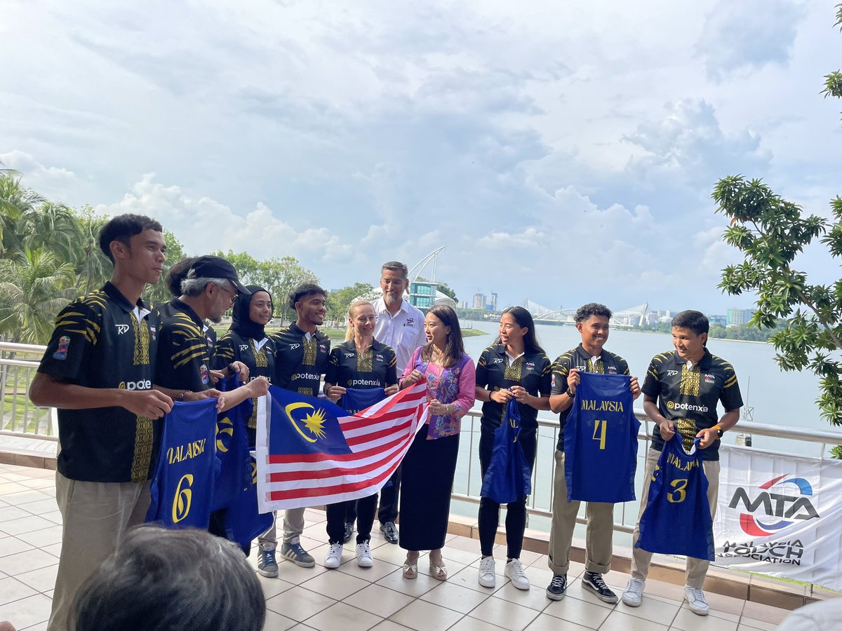FaizSaharuddin's tweet photo. Tahukan anda, sekarang sedang berlangsungnya Touch World Cup di Nottingham. Malaysia di wakili oleh 3 team iaitu, Mixed Open, Men’s 40s, dan Men’s 50s. Keputusan semasa, mxo dan m40s, menang ke semua 3 game pertama meraka dlam peringkat kumpulan setakat ini. https://t.co/lJoGsPPh3B