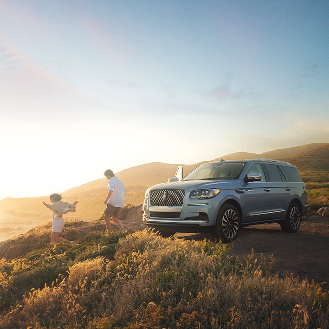 LincolnOfTroy's tweet photo. Summer mode: activated. 🌞 Explore more in the #Navigator during the Lincoln Summer Invitation Sales Event. https://t.co/xKBV6Iten0