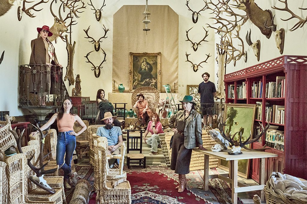 Academiadecine's tweet photo. #RodajesCineEspañol Arranca el rodaje de la nueva película de Pedro Aguilera, Día de caza, protagonizada por Carmen Machi, Rossy de Palma, Blanca Portillo y Zoe Arnao. El proyecto pasó por @ResidenciasADC 
https://t.co/DxiKfqvmE9 https://t.co/3N57Zk5ife