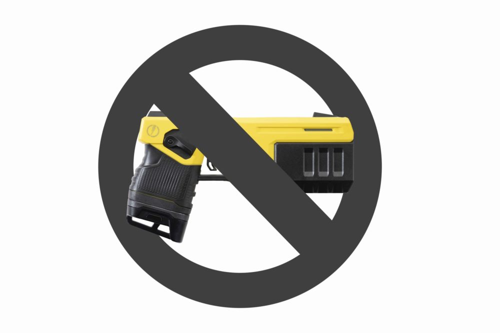 SalutMentalCat's tweet photo. 📢🚫SMC, conjuntament amb @centre_IRIDIA, @FederacioVeus i la @capcalerabcn, expressem la nostra oposició a la introducció de pistoles Taser a la Guàrdia Urbana de BCN #Drets #StopTaser
Llegeix el nostre posicionament davant d'aquest fet 👇
https://t.co/HfA7YPI8Z3 https://t.co/H9p65eNnT1