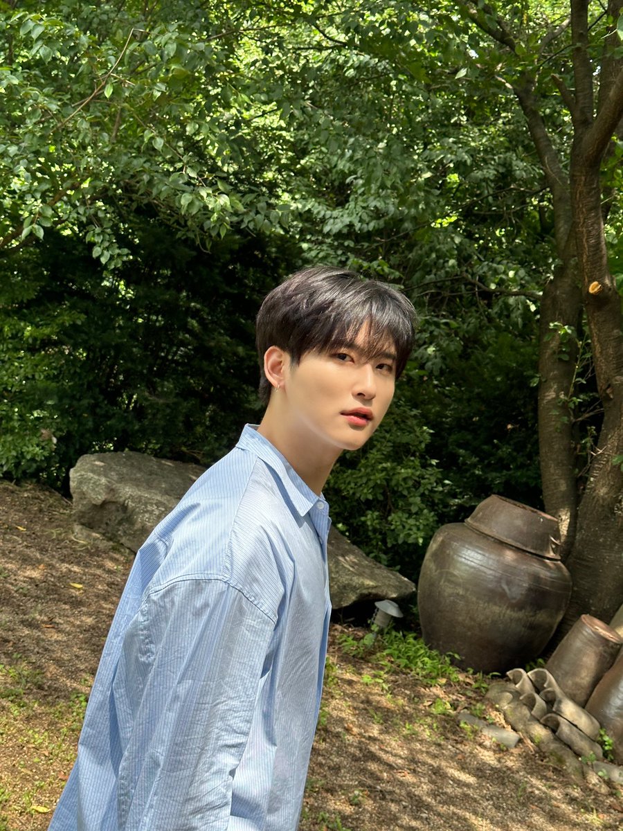 CRAVITY_twt's tweet photo. 아름다운 청춘의 한 장 😜
#우빈 https://t.co/jjSiT290HV