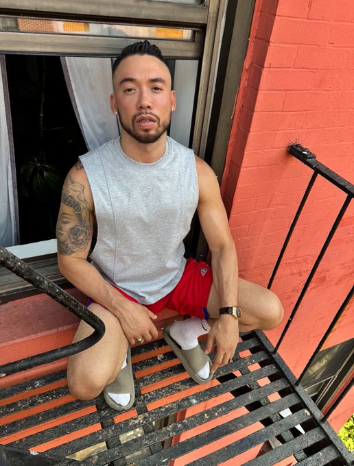 Watch Brian Nieh's leaked NSFW photo on TwXstars