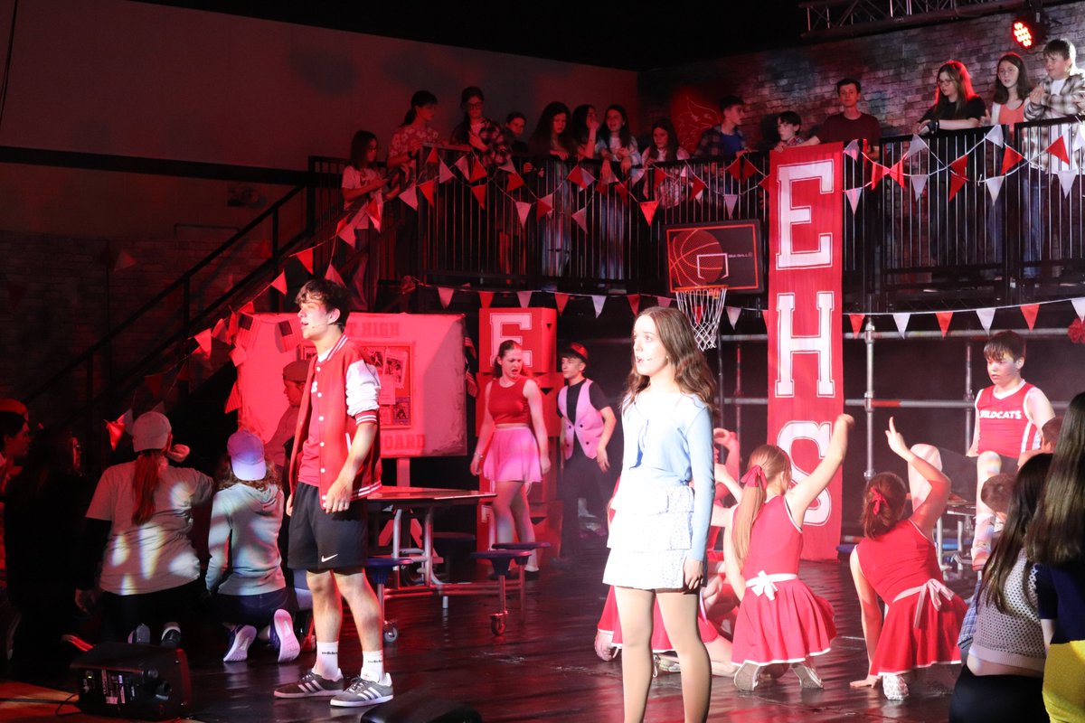 TuxfordAcademy's tweet photo. The dress rehearsal of our school production of High School Musical Jr. took place in the school auditorium this afternoon. We welcomed students from @TuxfordPrimary and East Markham primary school to be our first audience! Tickets still available here 👉 https://t.co/x6oFoyThsW https://t.co/OsCV3AwF3N