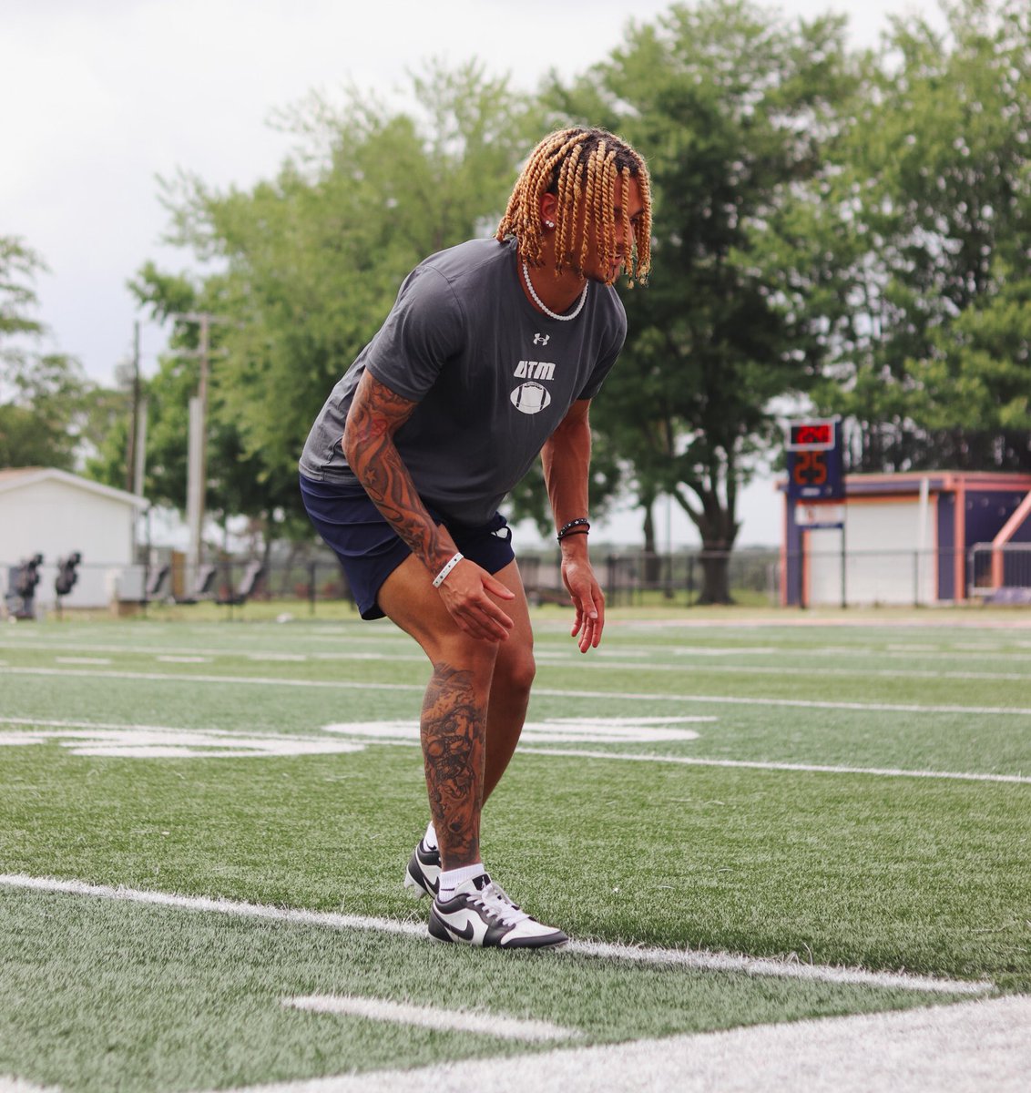 UTM_FOOTBALL's tweet photo. Heating up 🔥

#Martinmade #winnerswearblue https://t.co/oCB8Wv8dx3