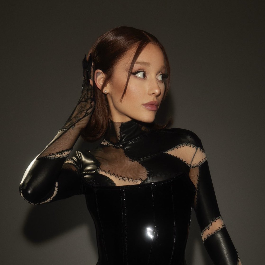 Mexiconicamag's tweet photo. Ariana Grande es la nueva embajadora de #swarovski 

#moda #mexiconicamag #fashionnews https://t.co/7R2cQ8v98l