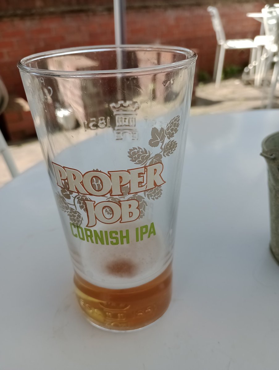johnflowers10's tweet photo. Excellent pint of Proper Job at the Sun Harlington https://t.co/KVIyYq0FsC