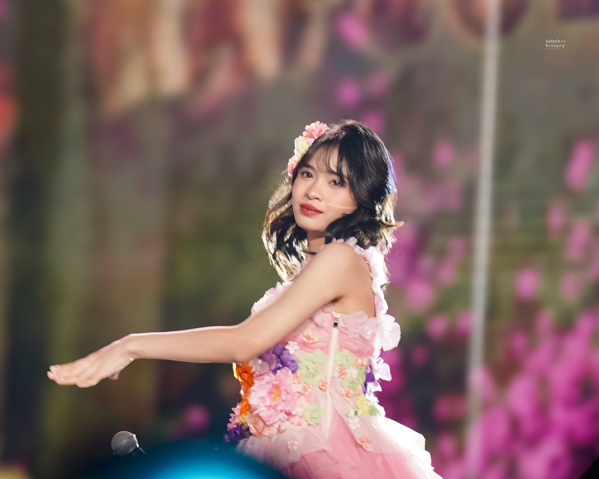 sixtysixhistory's tweet photo. 木花咲耶姫 and Strawberry Moon ✨🍓

@S_FloraJKT48 in Telkomsel Awards 29th. Anniversary at Indonesia Arena – 240717 https://t.co/NbGJmoNjQe