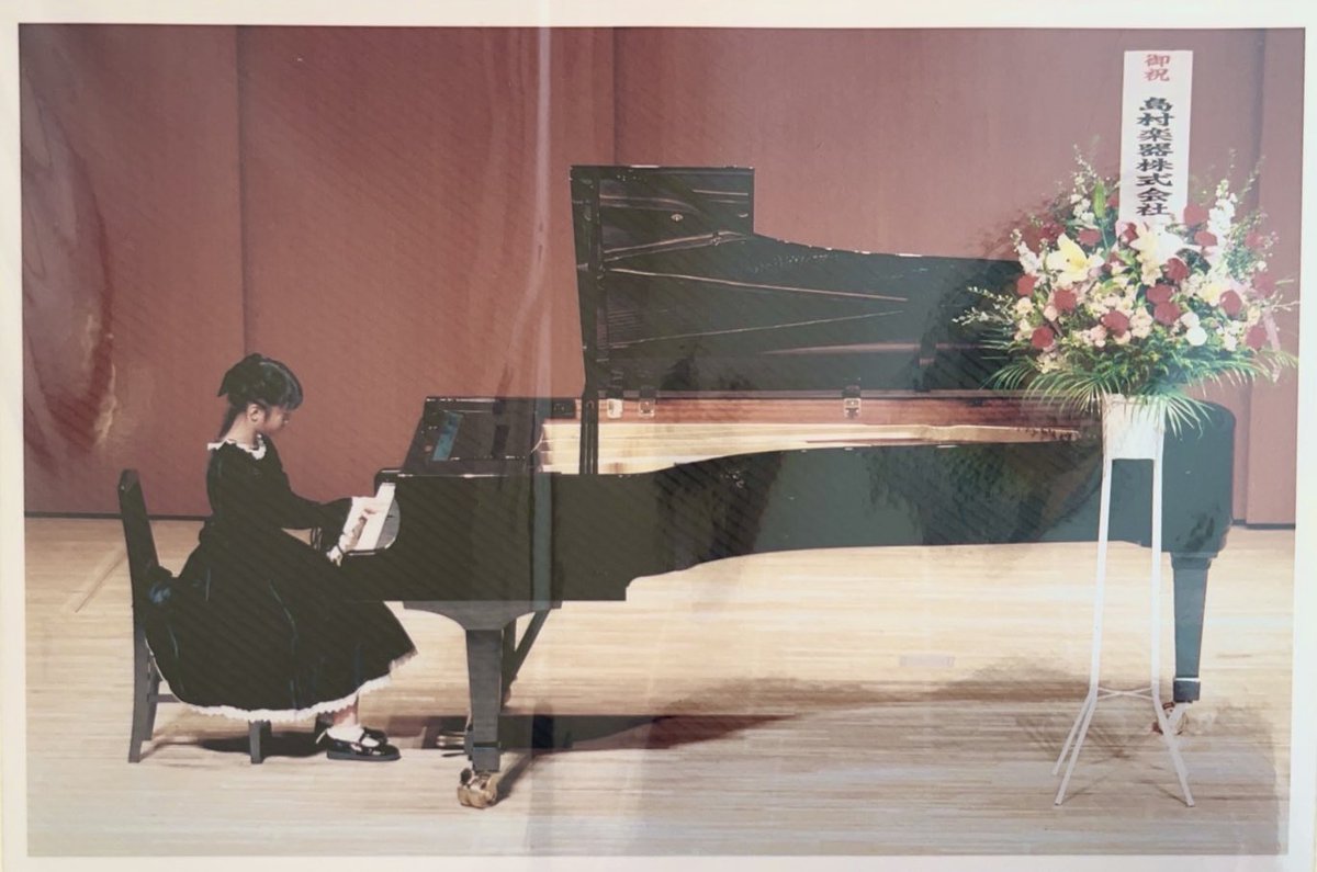 ピアノの発表会の小学校ちびきすみ🎹💕

ピアノの発表会ぶりに、8.11はZepp横浜という大きなステージでピアノをひかせていただきます！

しかも生まれて初めていただいたオリジナルソロ曲。
歌詞は私のアイドルへの気持ちや過去の私、みんなへの想いを綴ってます。

たくさんたくさん練習して当日はみんなを幸せな気持ちにしたいな！

チケット発売中です。
手売りでは1000円、2000円のチケットもあります✨

https://t.co/nVAddi1fub