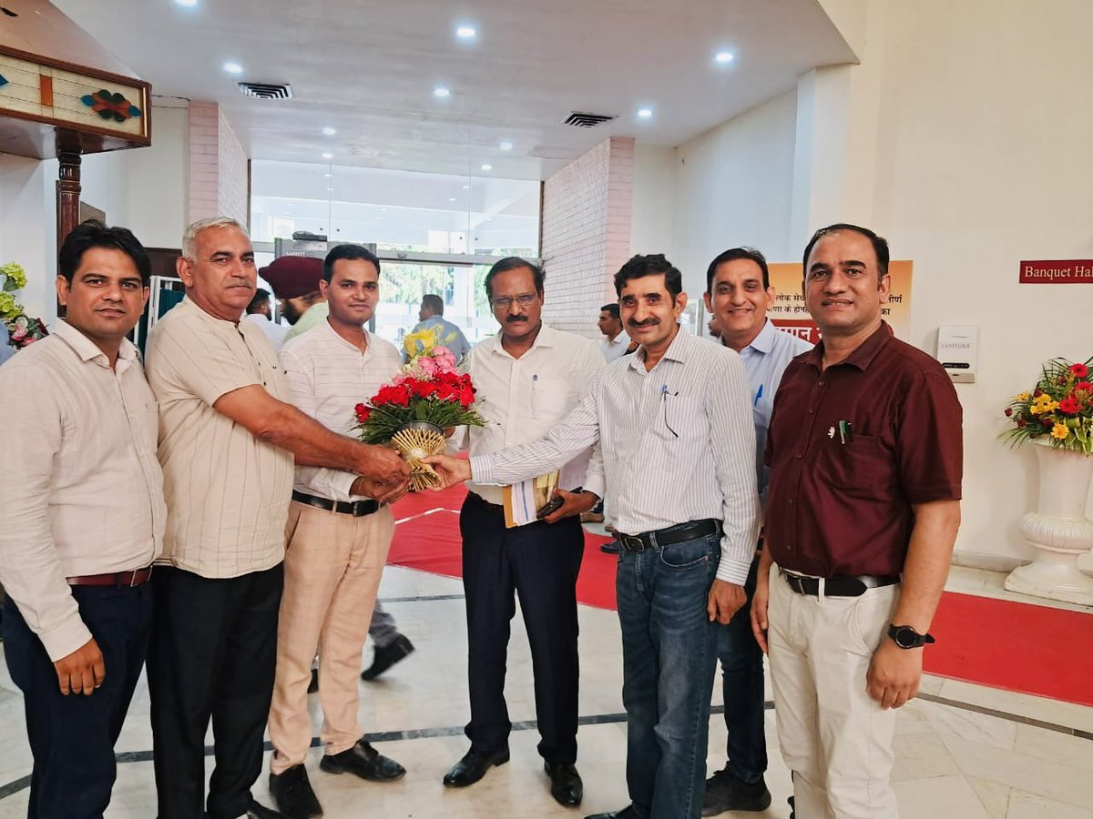 HSVA1987's tweet photo. Today we had a wonderful opportunity to represent our cadre in a meeting chaired by hon’ble AHM with worthy ACS and DG AH&amp;D. The agenda of parity was discussed in length and agreed upon unanimously.
AHM sir assured of apt and swift actions.
@cmohry @NayabSainiBJP @chkanwarpal https://t.co/PSkrUNZKDU