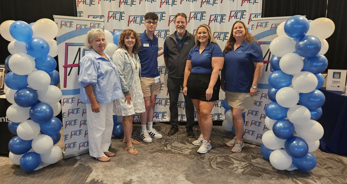 mcalli_'s tweet photo. Florida Team @iCEVonline had a great time supporting our CTE Teachers at this year's #FACTE Conference. Lots of both visits, tailgating with Smores' and a closing night happy hour! We definitely brought a #Par_Tee for CTE folks. https://t.co/itUSHaIVRd