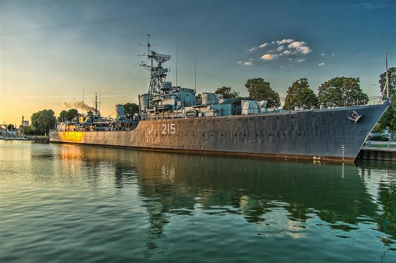BayObserver's tweet photo. HMCS Haida open for extended hours on Thursdays https://t.co/3Ce1UVsIdl #Hamont #BurlON #HMCSHaida https://t.co/ni2z22sPPA