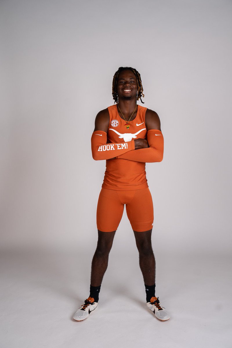 thekennethlott's tweet photo. Late Post but Signed. @TexasTFXC 
@SK_Track_Field @SK_Athletic #AGTG #decathlon #Jumps https://t.co/Zw4kgU5x8i