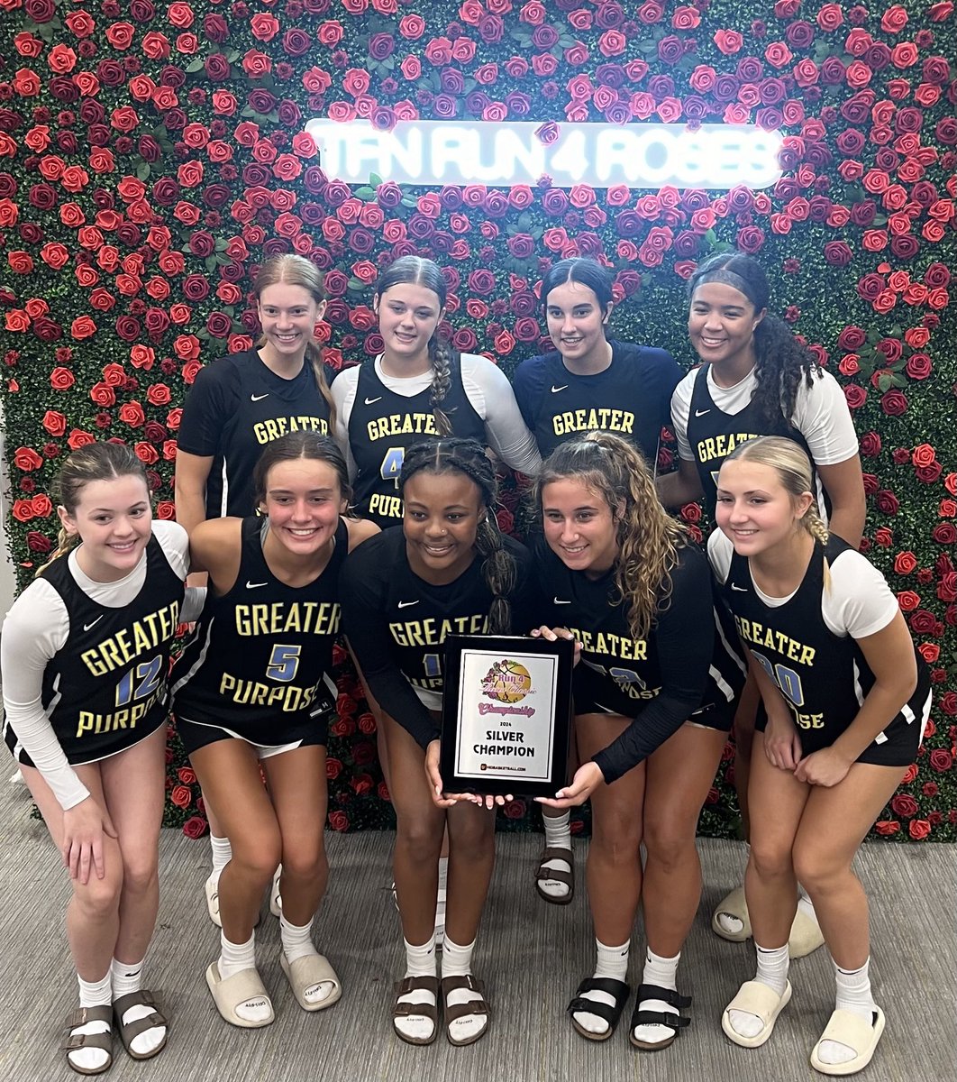mmtierney33's tweet photo. Last ⁦@TFNsRun4Roses⁩ w/ 2025 ⁦@KristinaT1erney⁩ ends on a ⁦@GPAgirlsIL⁩ winner‼️ Soaked in the final R4R experience w/ my 2nd daughter. Proud bigtime 💪 😤

Rep’d the ⁦@UD_WBB⁩ for first daughter ⁦@itierney1418⁩. Family there to support her. https://t.co/e56dYGH1IM