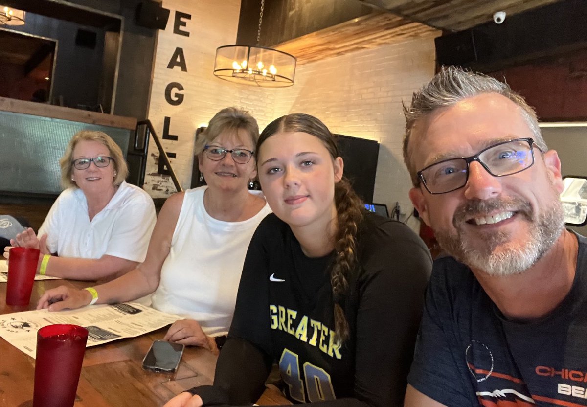 mmtierney33's tweet photo. Last ⁦@TFNsRun4Roses⁩ w/ 2025 ⁦@KristinaT1erney⁩ ends on a ⁦@GPAgirlsIL⁩ winner‼️ Soaked in the final R4R experience w/ my 2nd daughter. Proud bigtime 💪 😤

Rep’d the ⁦@UD_WBB⁩ for first daughter ⁦@itierney1418⁩. Family there to support her. https://t.co/e56dYGH1IM