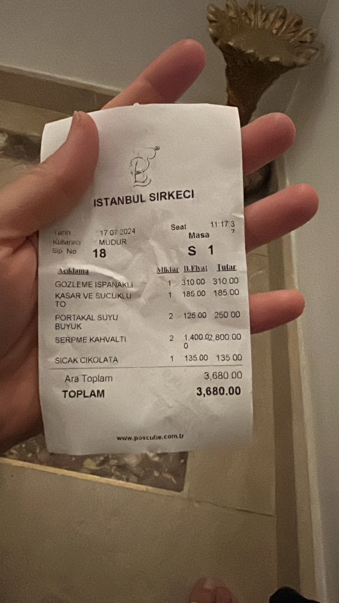 rlgschc's tweet photo. @LeventBorekTR bu fahiş fiyatlarınız nedir ? Serpme kahvaltı avrupanın kahvaltısından daha pahalı artık ! #serpme #serpmekahvaltı #leventborek #fahişfiyat #turist #istanbul #kazık #lüks #restaurant #türkiye #fiyat https://t.co/wnmh1H3Rr4