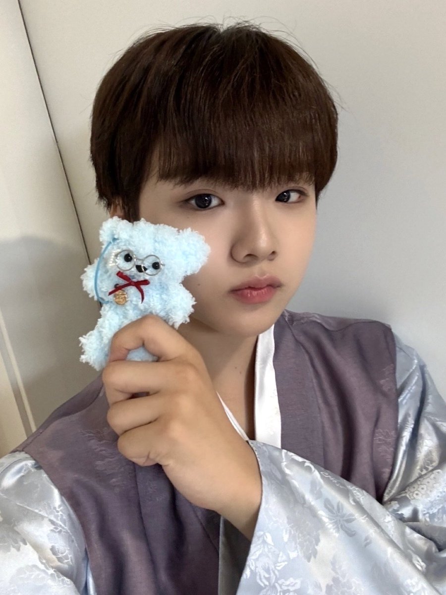 thewind_twt's tweet photo. [#안찬원] 위즈~~ 저의 첫 mc 어땠나요(?^?)
현수도 귀엽게 잘 만들었죠?🩵 https://t.co/WT6V2mvjEH