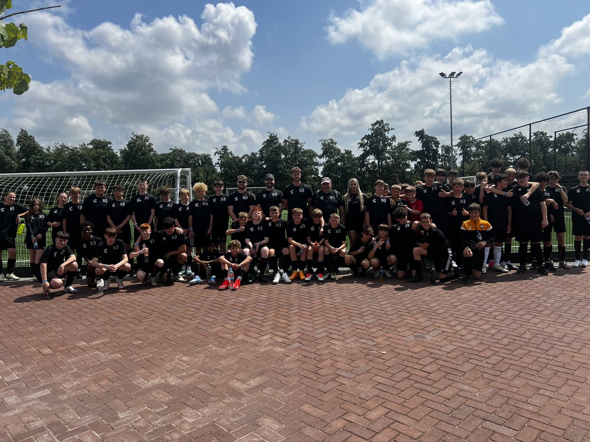 MrAttreePE's tweet photo. At @FCAmsterdam - Pro coaching session underway! Travelling to our first fixture shortly ⚽️ https://t.co/5HioSl6zTC