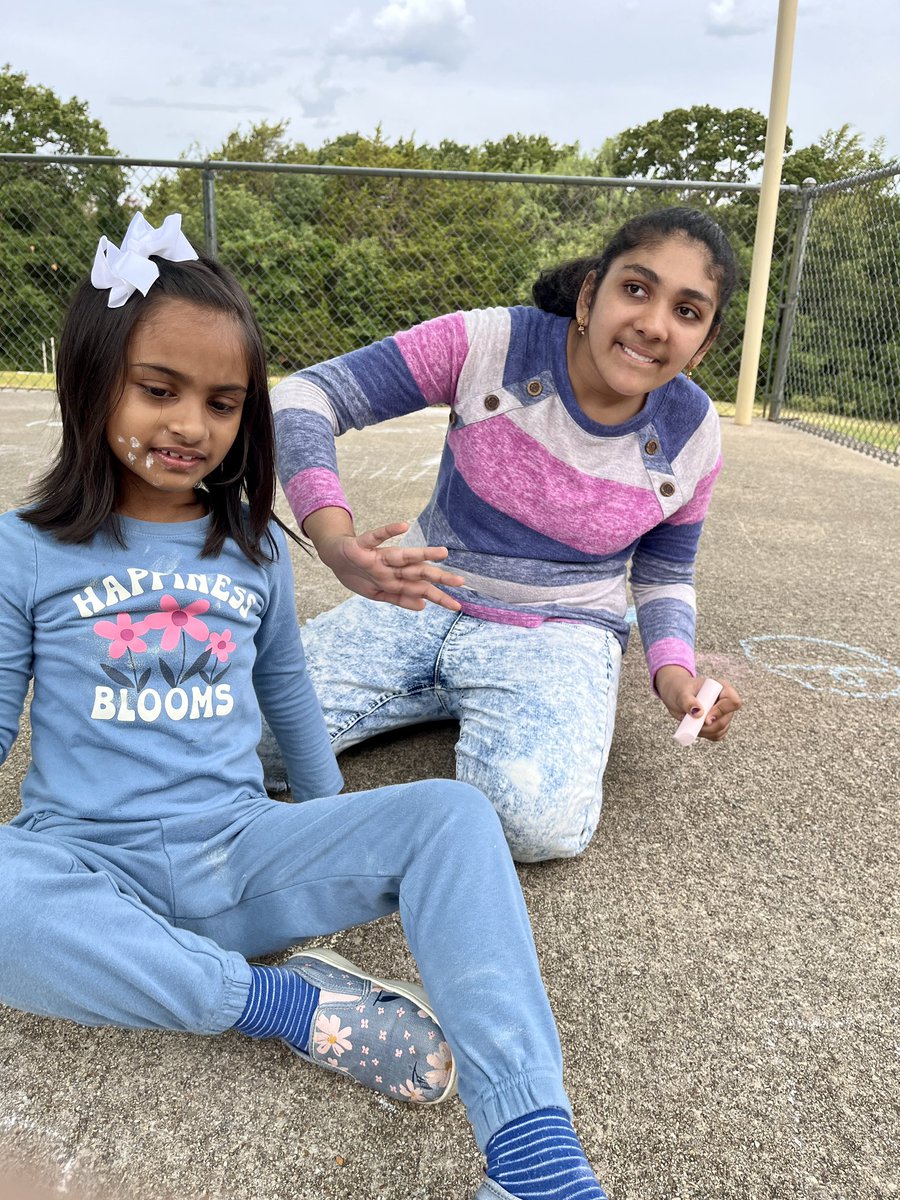 Hahne_Elyse's tweet photo. Kicking off the day with chalk! #teamcms #teambce https://t.co/gTRV2jqT2t