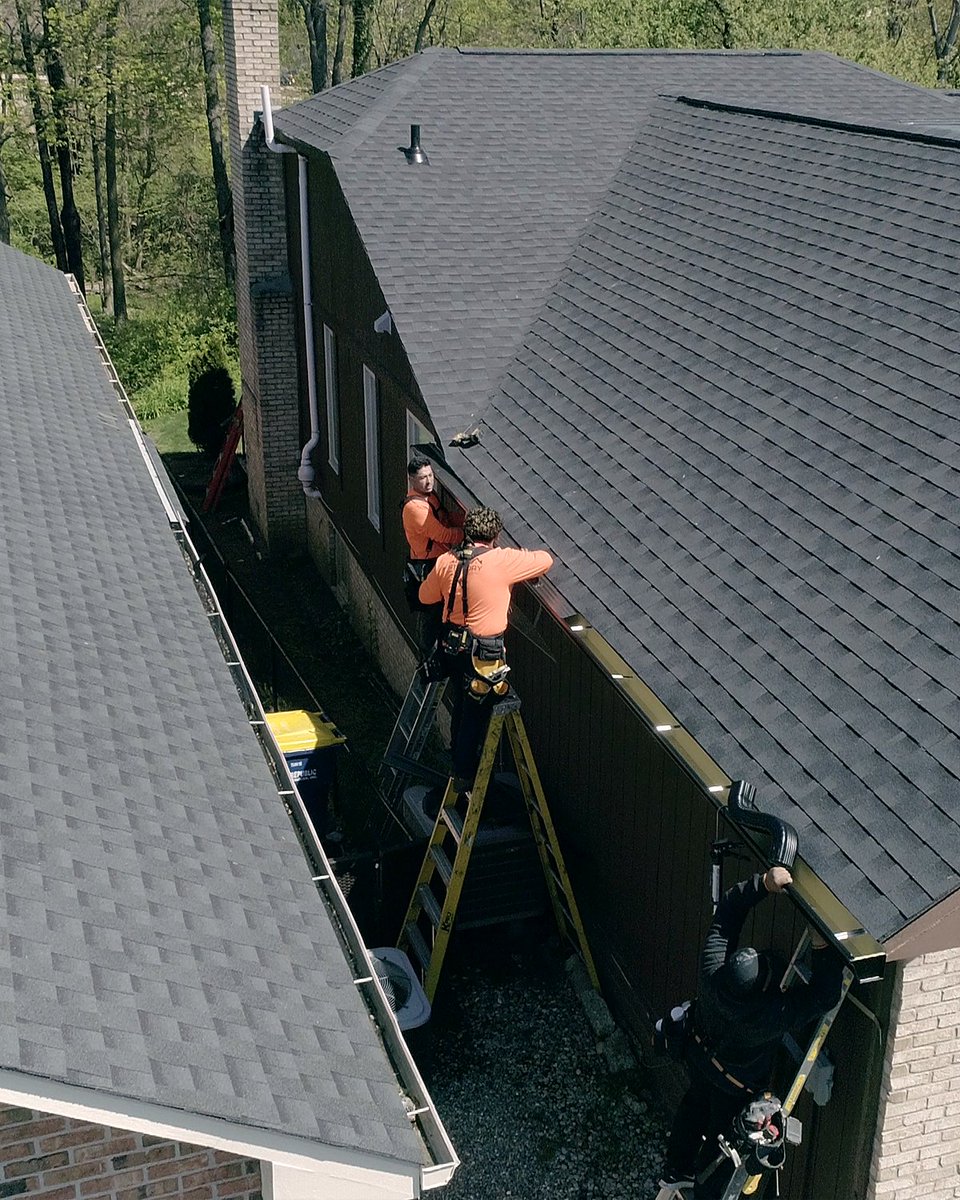StayDryRoof's tweet photo. In the world of roofing, trust is built one inspection at a time. Our team stands united, ensuring every roof meets the highest standards. 🔨💪

#roofingtile #roofingindustry #roofingsheets #roofingsystem #gutterservices #roofingculture #roofingworld #roofcleaning #roofingservice https://t.co/kFjoCDMxLA
