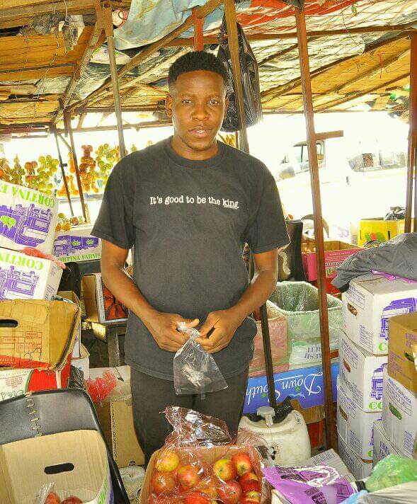 Hustler ❤🌎👏 

Libito lami ngingu Celumusa Mathokoza Dludlu from Ngwane Park ark next to Cardo Square.... I'm hustling around town  (Manzini Bus Ranks next to Power Factory Store) by selling fruit and veg..... from E5 to E10. App: 79706942
Call: 78151776/79706942

Please #RT