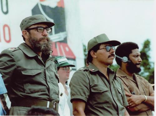 FSoldadodeIdeas's tweet photo. #FidelCastro junto a Daniel Ortega y Maurice Bishop durante el acto central por el primer aniversario de la Revolución Sandinista en la Plaza "19 de Julio" en Nicaragua, 19 de julio de 1980 https://t.co/f4MwEtnfzW https://t.co/19qXXrX3ps