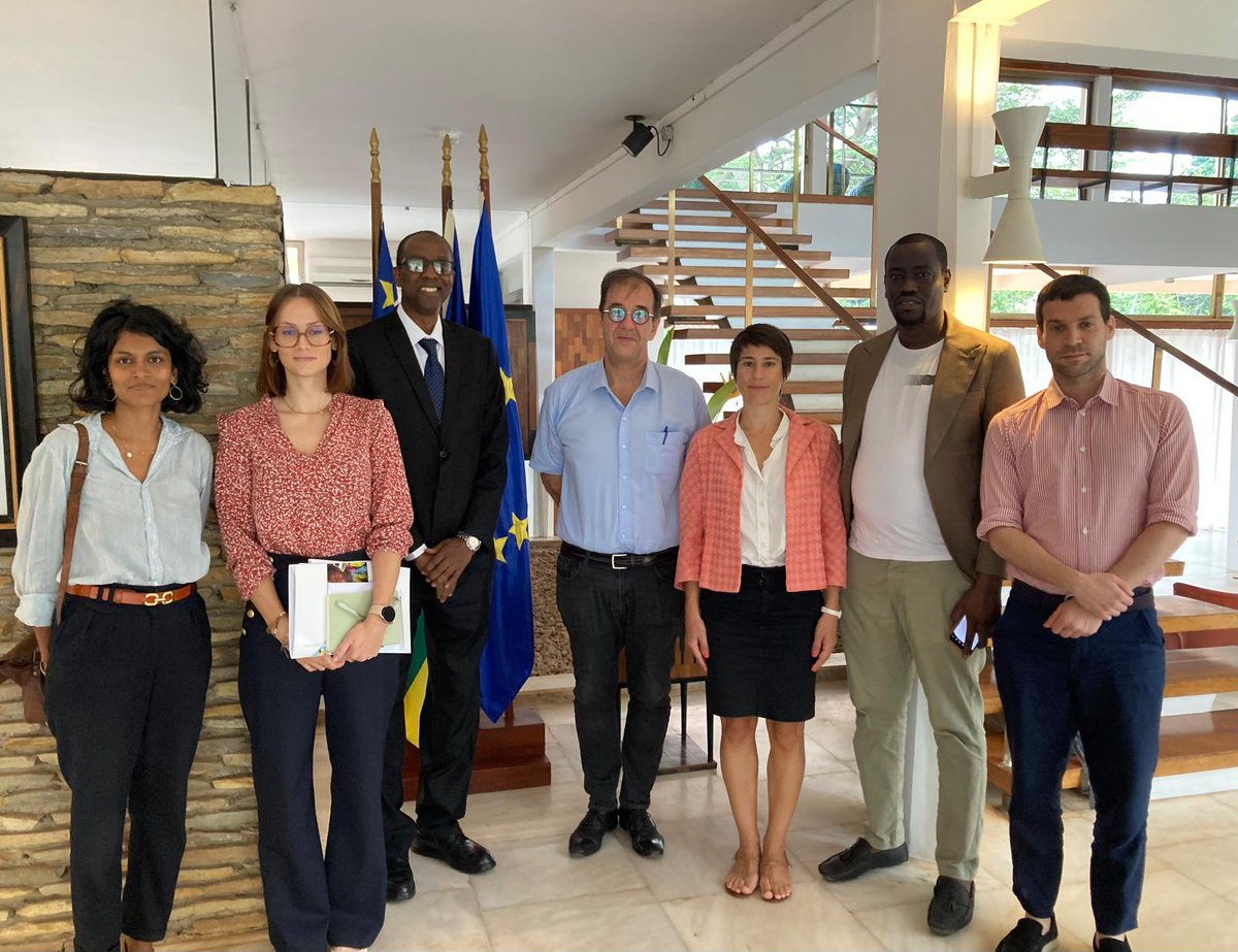 Ce matin, l'ambassadeur de France 🇫🇷 a rencontré Concern Worldwide, ACTED et le PAM 🌍, bénéficiaires du financement français pour l'Aide Alimentaire 2024. Ensemble, ils ont discuté des solutions pour lutter contre l'insécurité alimentaire en RCA 🍽️. #Solidarité #AideAlimentaire