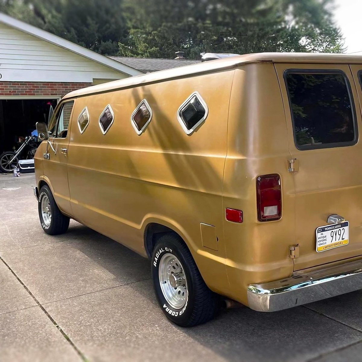 _VanCult_'s tweet photo. Van Windows for a Wednesday!
..
#tagthevanowner #tagthevan #tagthephotographer
..
#vanwindows #van #boogievan #customvan #showvan #diamonds #diamondportholes #portholewindow #portholes #bubblewindow #vannin #vanlife #vanporn #bubbles #vancult #getinandgetiton https://t.co/0JemVday86
