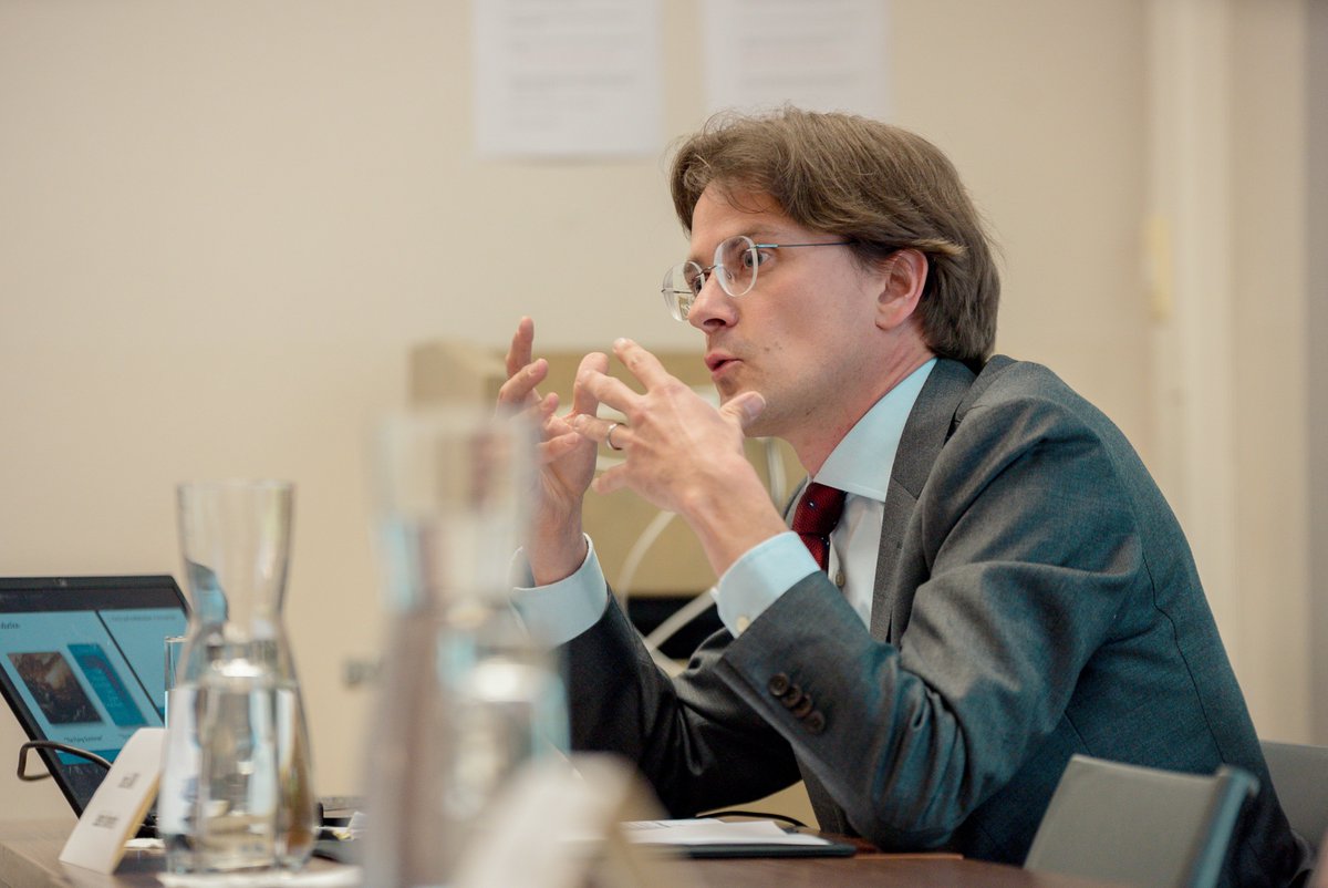 EU Navigator 🧭 (@eu_navigator) on Twitter photo 🤝Very lucky that Prof. <a href="/JorisLarik/">Joris Larik</a> joined us in Brussels to deliver a compelling keynote on the EU's role in multilateralism as part of our NAVIGATOR first Expert Groups Meeting! <a href="/UniLeiden/">Universiteit Leiden</a>
🔗 Read more about his presentation:
universiteitleiden.nl/en/news/2024/0… 🤝Very lucky that Prof. <a href="/JorisLarik/">Joris Larik</a> joined us in Brussels to deliver a compelling keynote on the EU's role in multilateralism as part of our NAVIGATOR first Expert Groups Meeting! <a href="/UniLeiden/">Universiteit Leiden</a>
🔗 Read more about his presentation:
universiteitleiden.nl/en/news/2024/0…