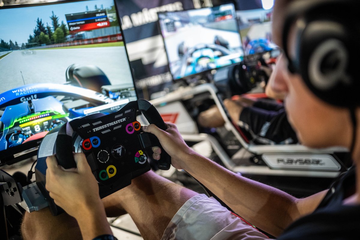 OpenWorldNowcom's tweet photo. ¡Qué fin de semana pasamos! 🚀🏁

El torneo de F1 organizado por @VRacingAcademy  junto a @photoracertv  fue espectacular.

Los mejores pilotos de F1 se lucieron en Valencia y el stand de simracing vibró con el rugido de los motores 🏎️💨
 
📸 @hara_amoros y Andrés Gutierrez https://t.co/ysNWlWZqB5
