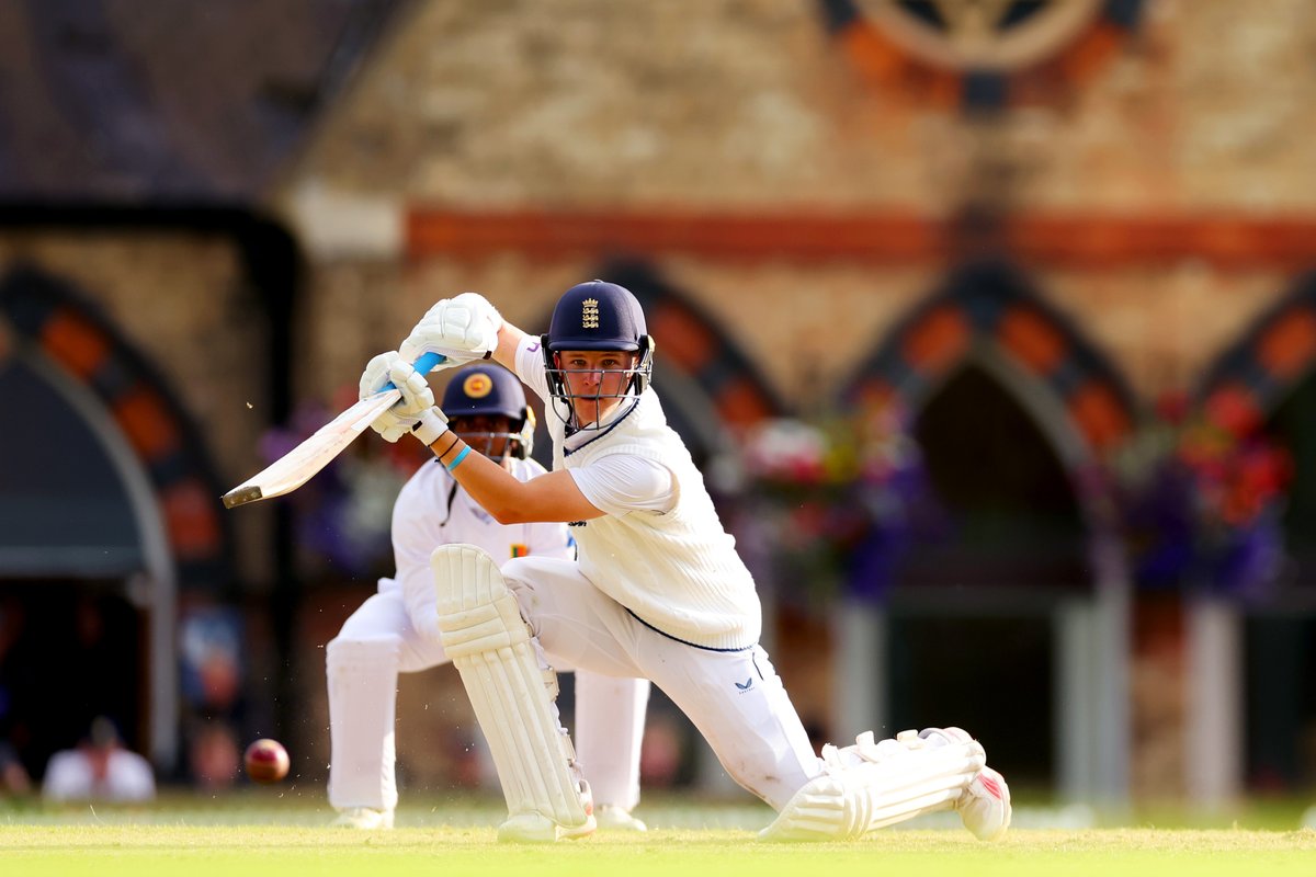 9⃣1⃣ from 120 balls for Jaydn Denly in England's Youth Test vs. Sri Lanka at Cheltenham 🦁🏏
