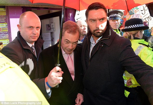 BladeoftheS's tweet photo. Nigel Farage has his own private bodyguards paid for by you, while he was an MEP he claimed £10,000 a DAY for his security.

It won't be in his expenses, so we need to know WHO is being paid, and HOW much.

Can anyone find out? https://t.co/ornryOeGNS