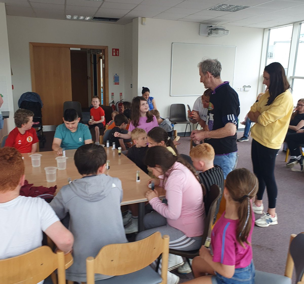 corkcitylibrary's tweet image. A group of young scientists enjoyed a fantastic workshop with Anyone 4 Science at Blackpool Library this morning! ✨🧪
@anyone4science
#CorkCityLibraries