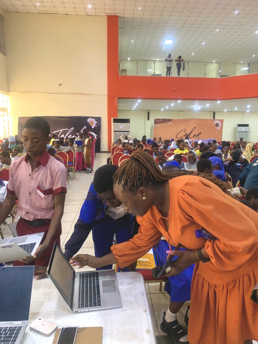 CodegarageA's tweet image. Day 3 update!

Our students and their tutors are at it again today and getting it!😊

Weldone Oyo State Students👏🏽
Weldone Adetayo Adetokun 👏🏽
Weldone Chimdiebere Ugah 👏🏽
Weldone Kolade Ononogbo  👏🏽 

#CodeGarageAfrica #1000LinesofCode #OyoState #386konsult #ZeehAfrica #Students