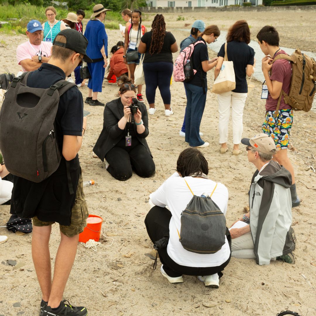 🌎 Young scientists collected samples along the shores of Lake Erie at Point Gratiot Park as part of their participation in the 2024 GLOBE Annual Meeting's Student Experience. 

Can you spot SUNY Fredonia's Greg Holmberg and Alyssa Wright guiding students with data collection? 👀