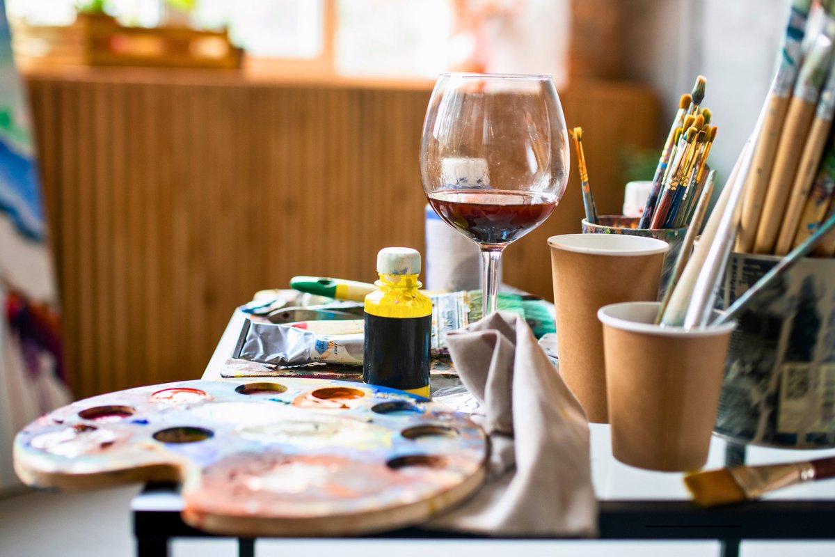 🎨🍷 Join us at Painting with a Pour! 🍷🖌️

Next Wednesday, don't miss out on a night of creativity &amp; wine — uncork your imagination &amp; sip on your favorite wine as you paint your own unique wine glass!

Purchase tickets today ow.ly/IcAV50SvsCS

#messinahof #txwine #bryantx