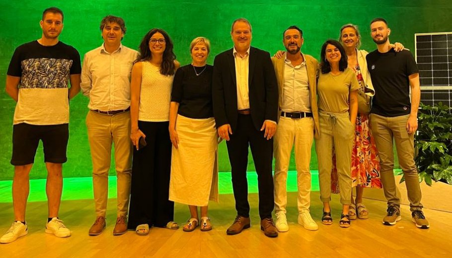 suaracoop's tweet photo. 🏆 ACCIÓ, l’Agència per la Competitivitat de l’Empresa de la Generalitat de Catalunya, guardona a Suara Cooperativa la distinció de Catalonia Exponential Leader’24, que reconeix les deu empreses catalanes referents en la cerca de solucions tecnològiques disruptives. 

🫂 Suara Cooperativa ha estat seleccionada tant pel seu Social Digital Lab com per la seva voluntat d’explorar solucions basades amb tecnologia disruptiva als principals reptes socials, principalment, en els àmbits de la cura, el benestar i l’atenció a les persones. 

🤖 D'entre tots els projectes que es porten a terme destaquen l'ús de la realitat immersiva i virtual, la robòtica assistencial i la seva experimentació amb intel·ligència emocional artificial. 

Enhorabona a totes les guardonades. Descobreix més aquí ⬇️
https://t.co/GeEIwgHJyL 

#SuaraCooperativa #SuaraInnovacio #SocialDigitalLab #CataloniaExponentialLeaders