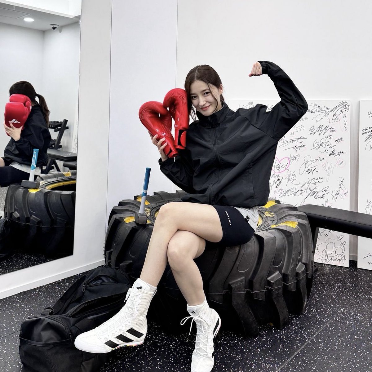 Feather_0413's tweet photo. 👟🤸💪🏼

#낸시 #nancy https://t.co/7JTc0oG4Bl