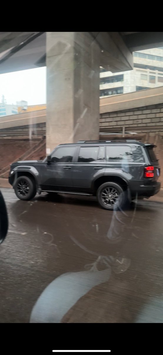 NgengiKamau's tweet photo. Spotted: new shape Prado, parastatal car (blue plates, KDK) approx worth 17m KES (aka G wagon money aka $130k USD). But Ford Foundation is the problem, right? 😂 #OccupyEveywhere #RutoMustGo #OccupyUhuruPark https://t.co/uBJyhx03z2