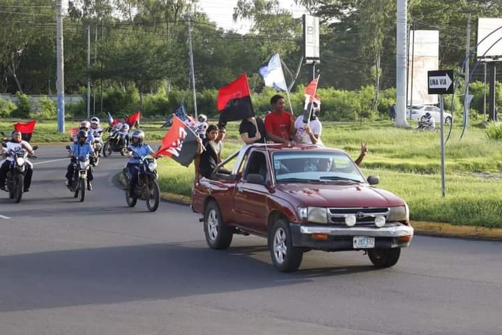 CorazonFusil's tweet photo. Celebramos desde el amanecer, Diana  en honor al día de la Alegria!!🔴⚫✌️ Aquí nicaragua libre!!!! 

#ManaguaSandinista
#4519SiempreMásAllá 
#4519LaPatriaLaRevolución https://t.co/97kyxwrA5b
