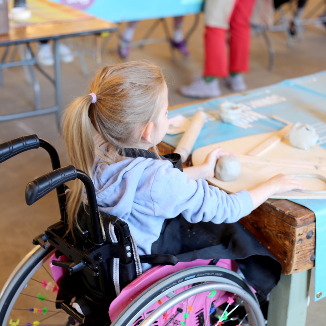 sunnybankmills's tweet photo. Do you have a creative 6 to 11 yr old who loves arts and crafts? Our Summer School might be the perfect thing to keep them entertained this summer!

Each workshop is inspired by work in our exhibition, Don’t Play With Your Food. 

INFO > https://t.co/GANbOgbBdD

#DaysOutInLeeds https://t.co/vu1zGjlBuc