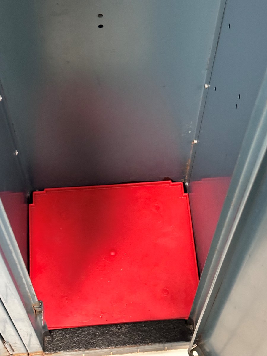 ArgonicsInc's tweet photo. Check this out! 😄🙌

Argonics completed a project for the Marquette YMCA! Our sales manager cleaned, refurbished, and installed liners in all lockers. They're now better protected from wear and tear caused by salt and sand.

Proud to support our community! 💙🎉#GivingBack https://t.co/gbS1eS5F4K