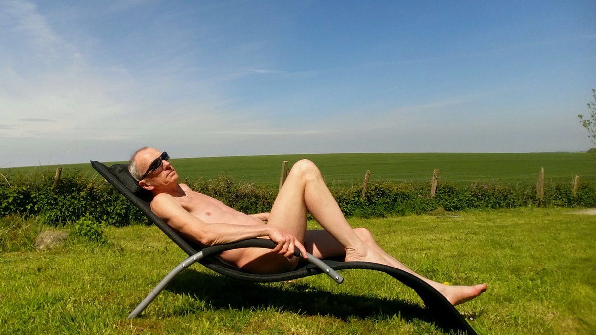 BeNaturalBnB's tweet photo. SW Scotland is the place to be.
3 days of lovely sunshine. Making the most of it 
Getting some work done too. https://t.co/8xpPZ6m7F0