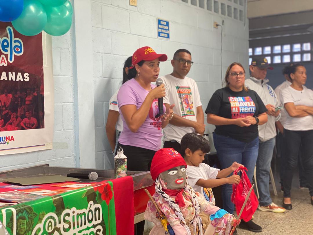 concejo_simonp's tweet photo. Desde la Casa de la Cultura La Miel acompañamos a la  Alcaldesa Angie Gutiérrez donde pudimos compartir con lxs Cultorxs del territorio y disfrutamos de los tambores y bailes de joropo Cultura Popular de corazón.

¡Revolucionando la Cultura! ✊🚩

#VenezuelaSegura
@NicolasMaduro https://t.co/nuikOjlzsk
