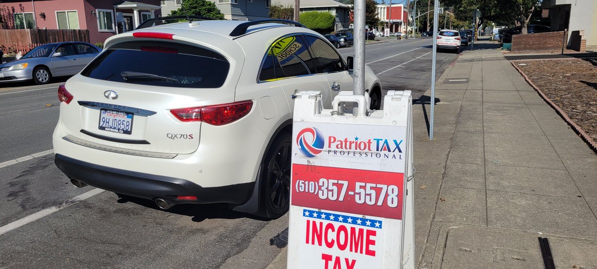 therealmtat1's tweet photo. I need your help, my Oakland fam I need you. Somebody stole my dad this morning. We just want it back. If you see this car below an Infiniti QX70S 9HJD858. If you know who got it tell him to hit me. I'm not trying to get those boys involved. Please inbox me. Thank you so much... https://t.co/b4lOgGIMk6